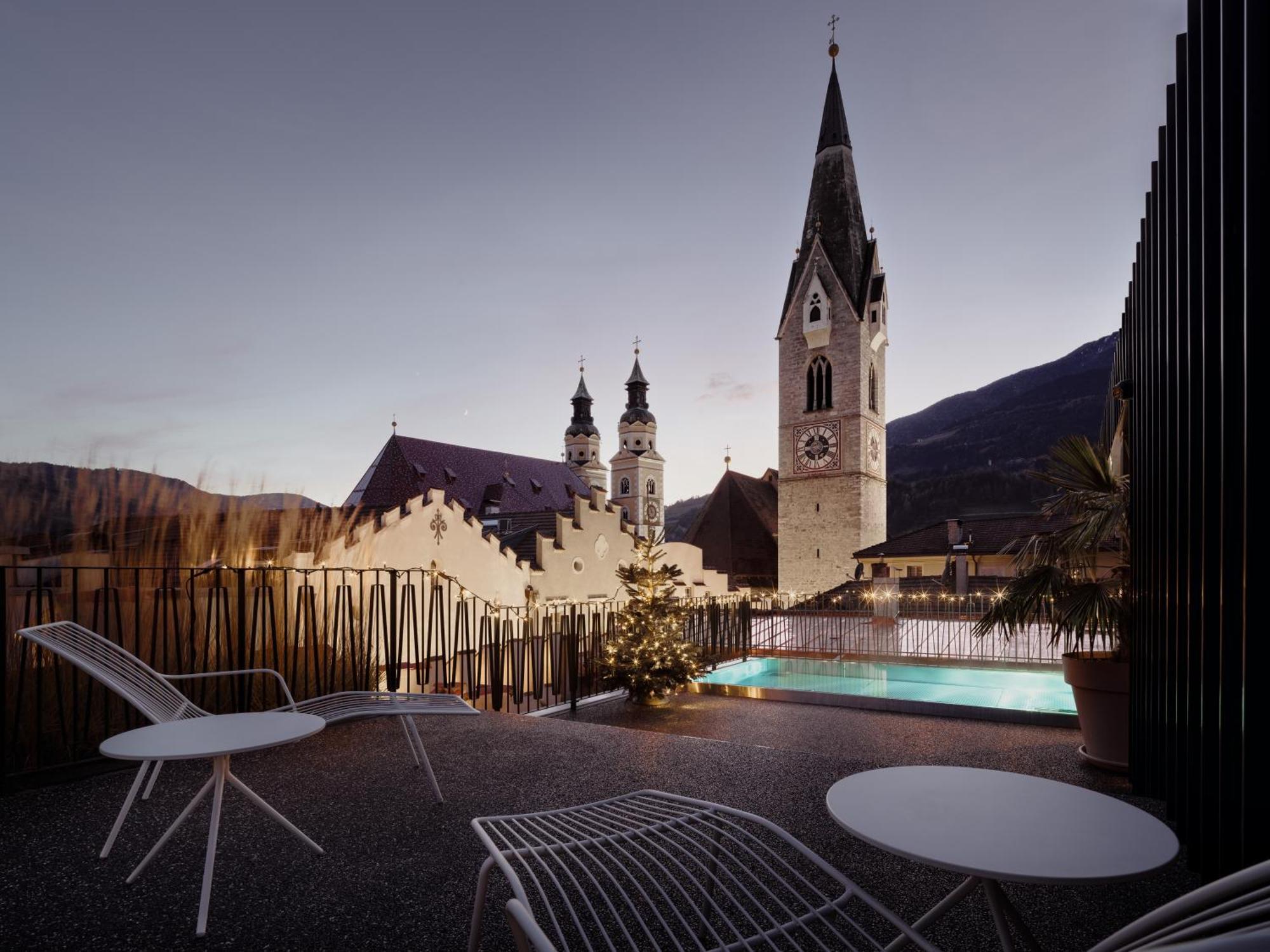 Adler Historic Hotel 4*